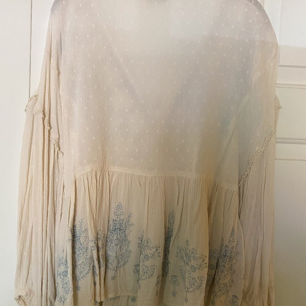American Eagle AE Boho Blouse Cream and Blue, Embroidered, Peasant Style - Picture 9 of 9